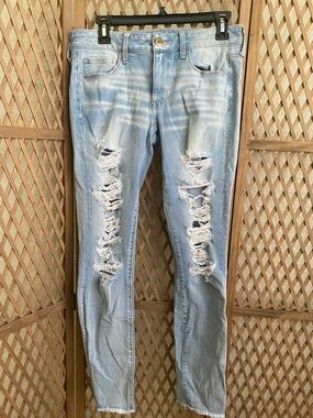 American Eagle Outfitters Light Blue Distressed Skinny Jeans